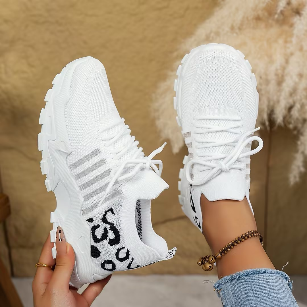 Maica | Women's Chunky Lace-Up Low-Top Sneaker