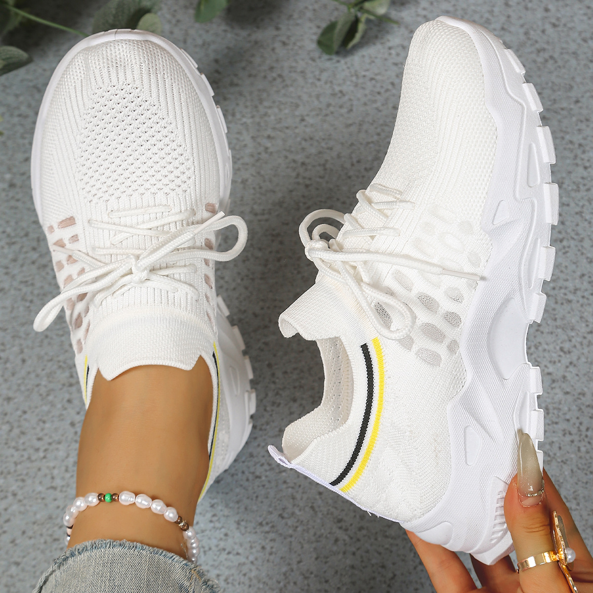 Maica | Women's Chunky Lace-Up Low-Top Sneaker