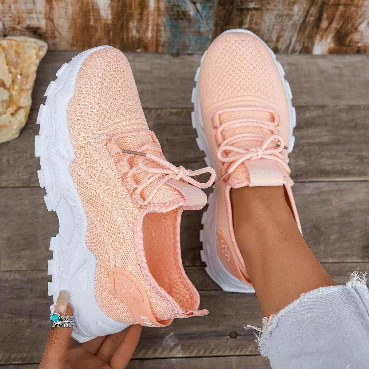 Maica | Women's Chunky Lace-Up Low-Top Sneaker