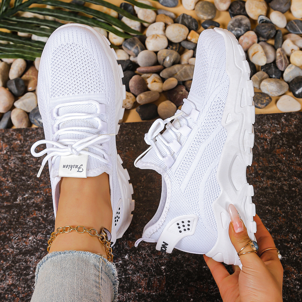Maica | Women's Chunky Lace-Up Low-Top Sneaker